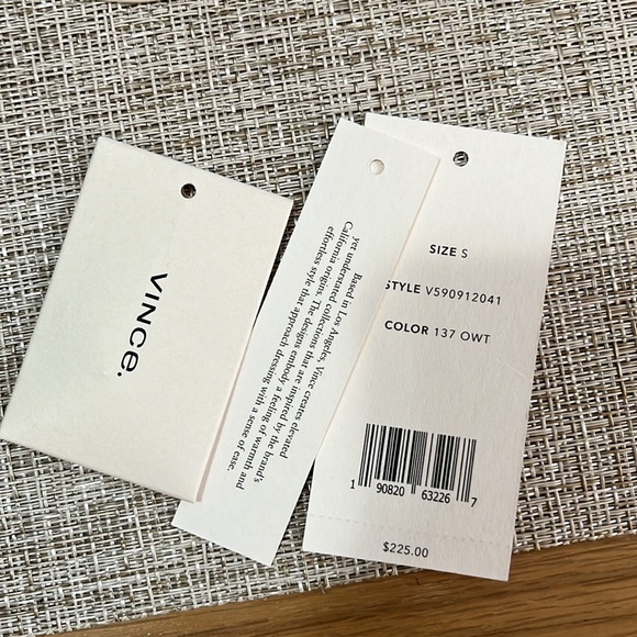 VINCE 💯 SILK BLOUSE - Picture 10 of 10